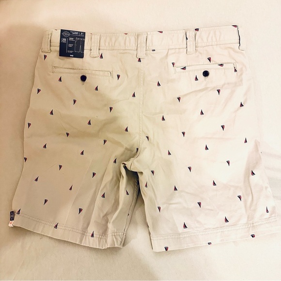 St. John's Bay Comfort Stretch Tan Khaki Shorts Nautical Pattern Men’s 40 NWT - Picture 5 of 7